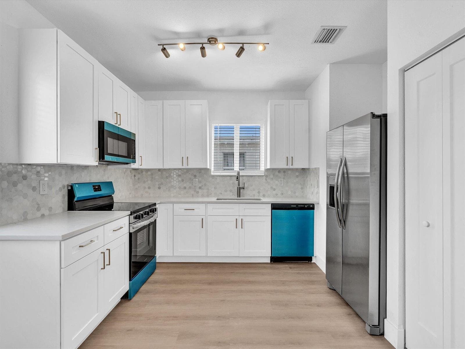 2410 NW 43rd Street, Miami FL 33142 — 7
