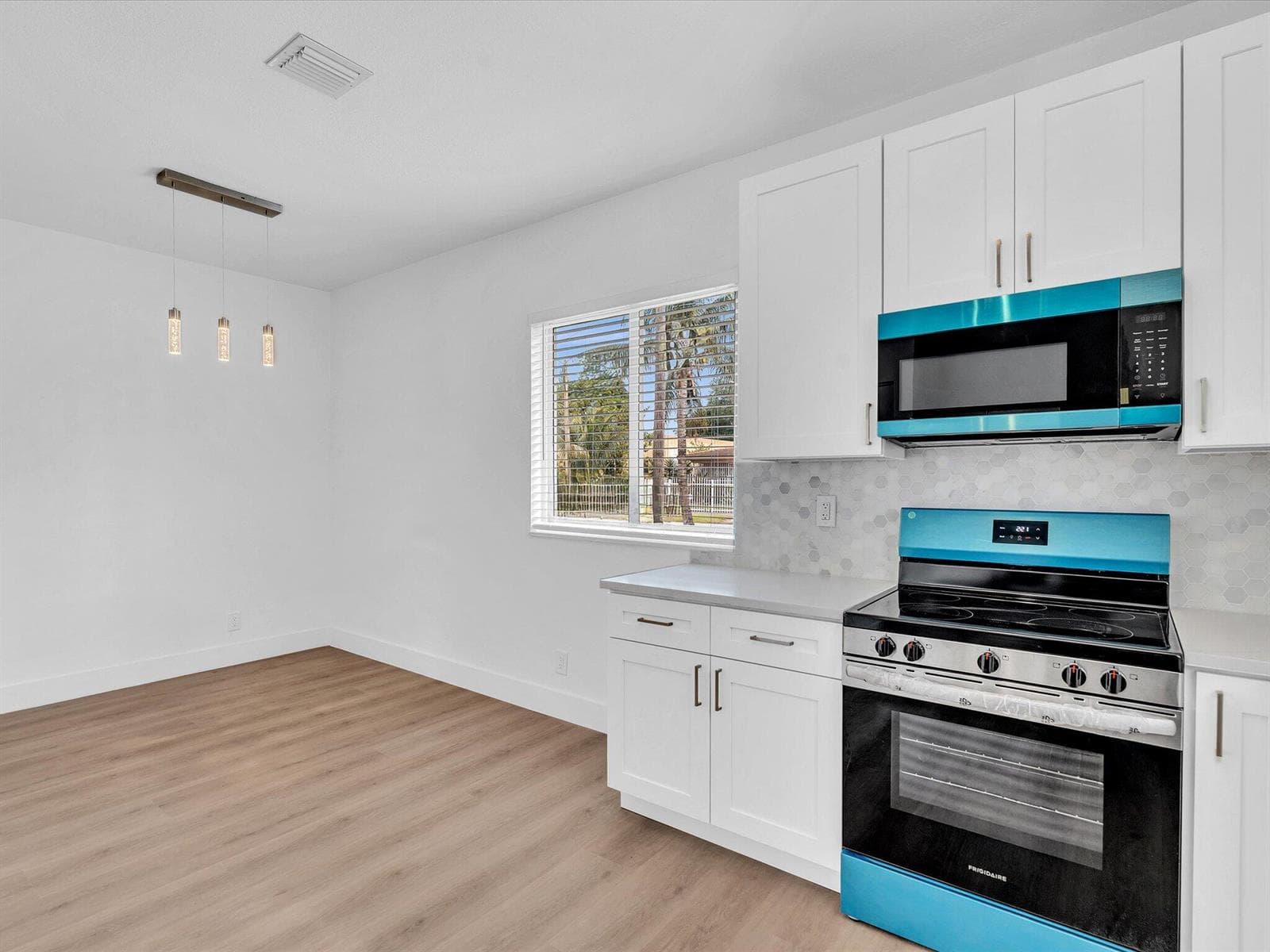 2410 NW 43rd Street, Miami FL 33142 — 10