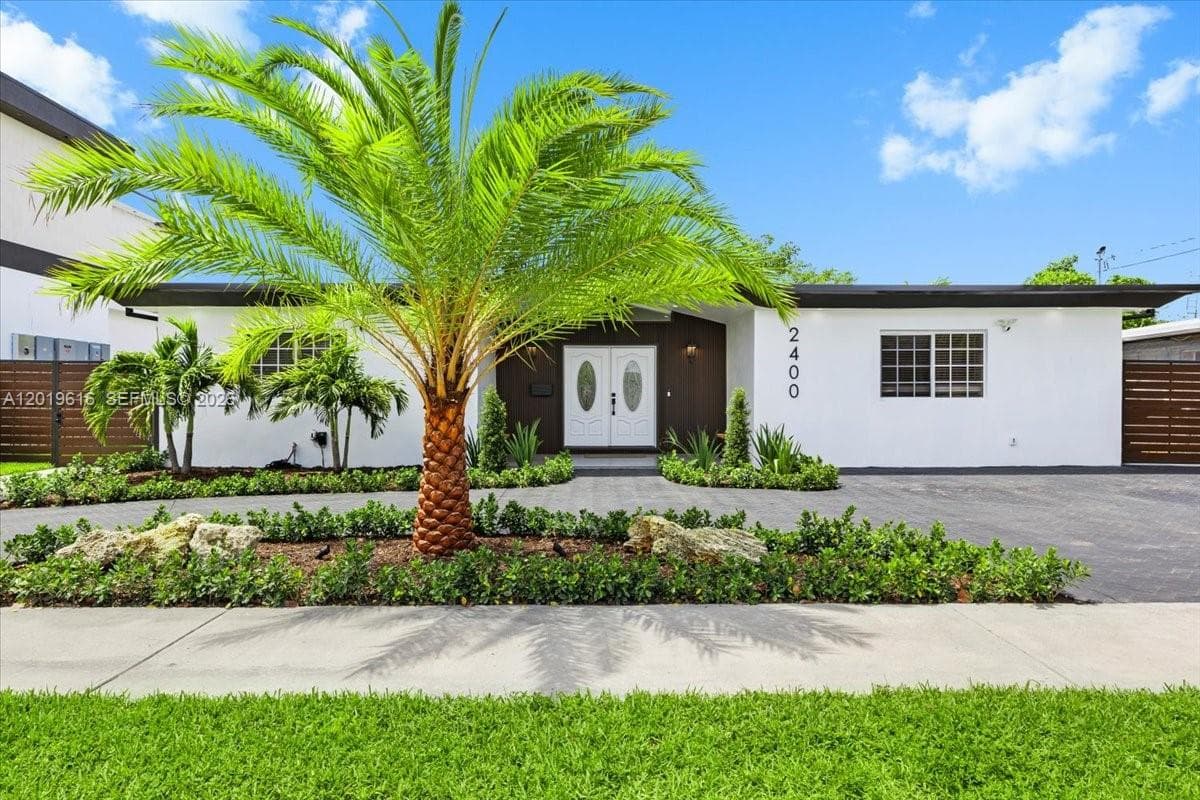 2400 NE 195th St # 2400, Miami FL 33180 — 52