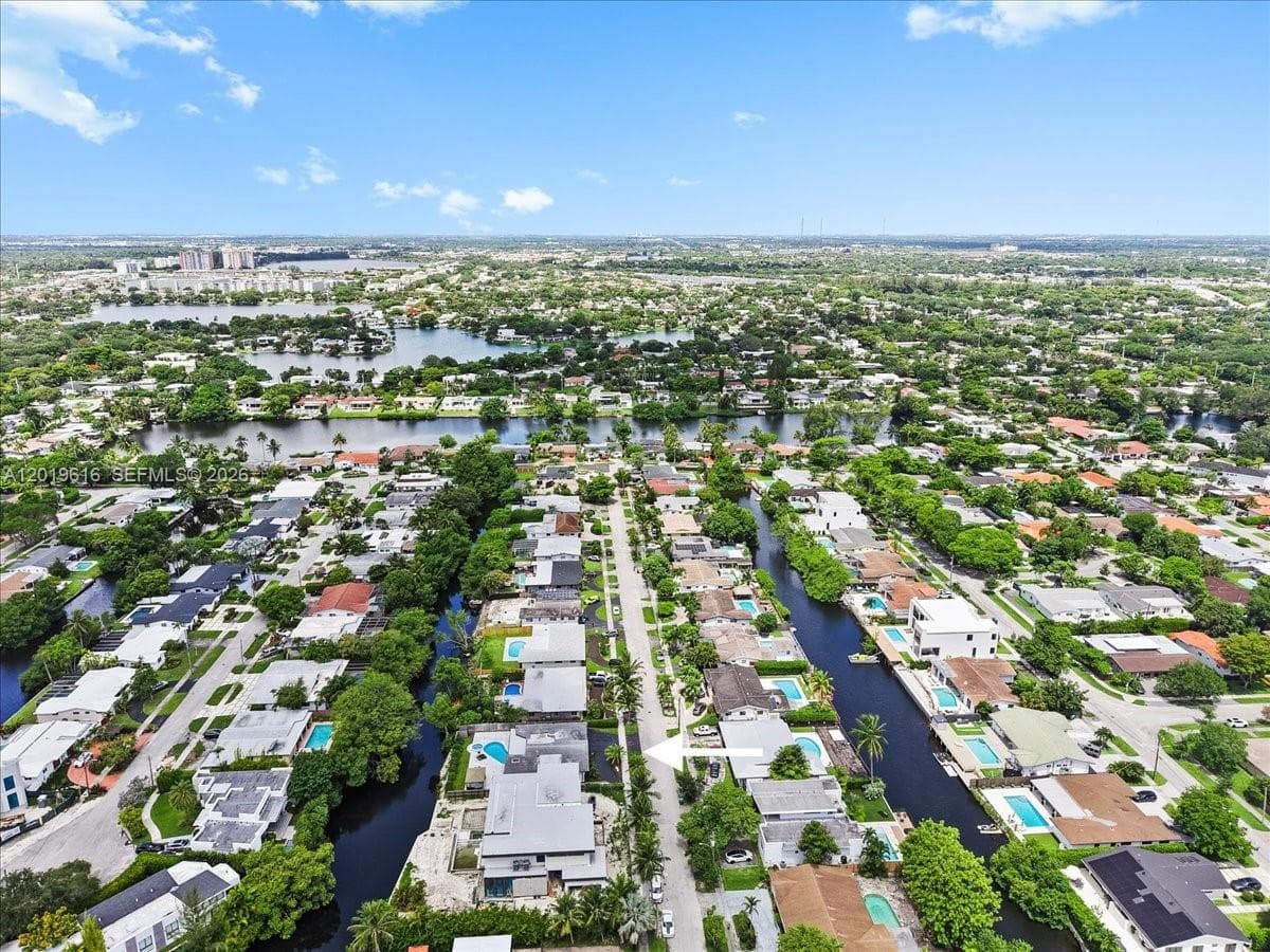 2400 NE 195th St # 2400, Miami FL 33180 — 43