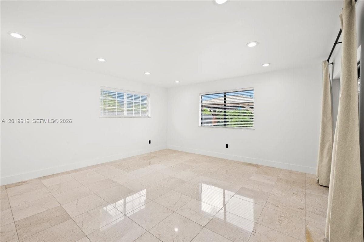 2400 NE 195th St # 2400, Miami FL 33180 — 14