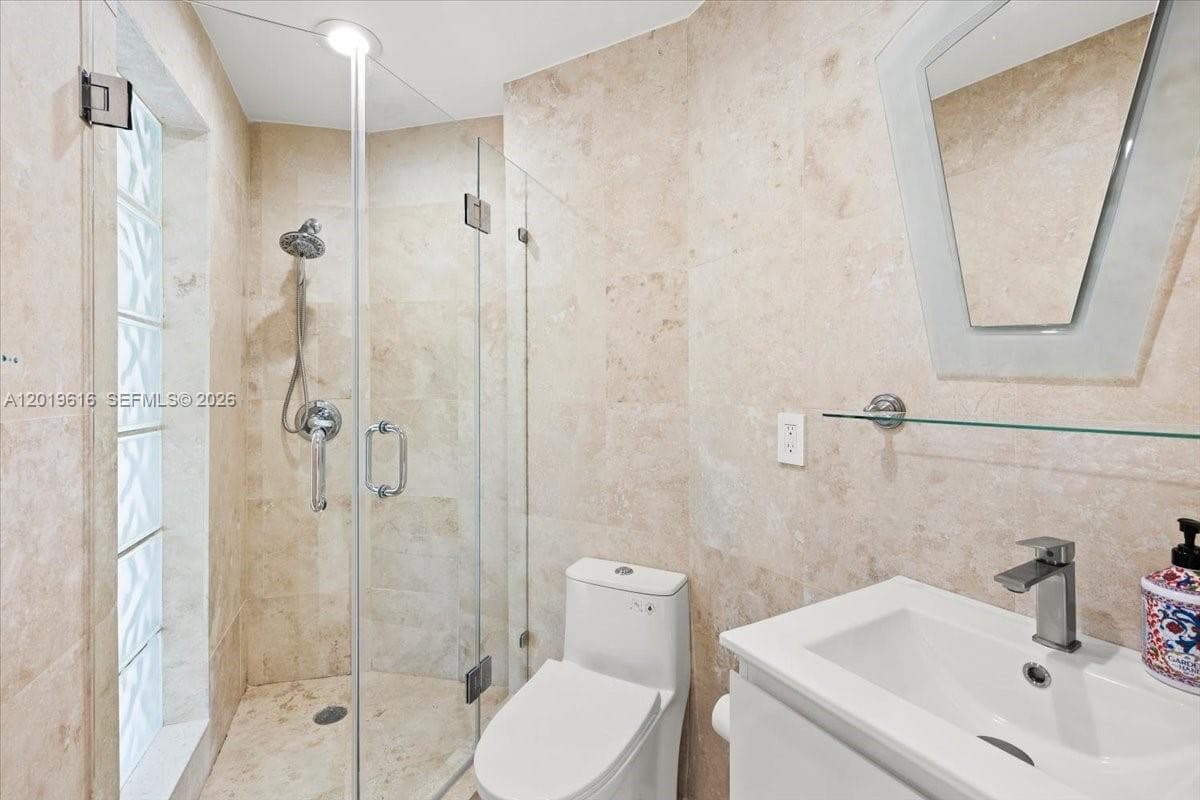 2400 NE 195th St # 2400, Miami FL 33180 — 15