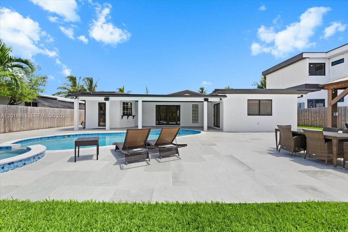 2400 NE 195th St # 2400, Miami FL 33180 — 29