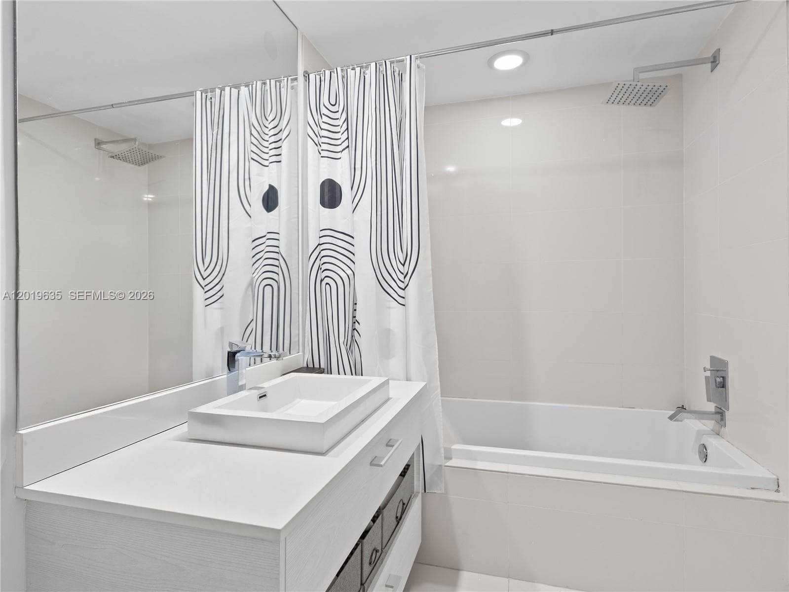55 SW 9th St # 1810, Miami FL 33130 — 27