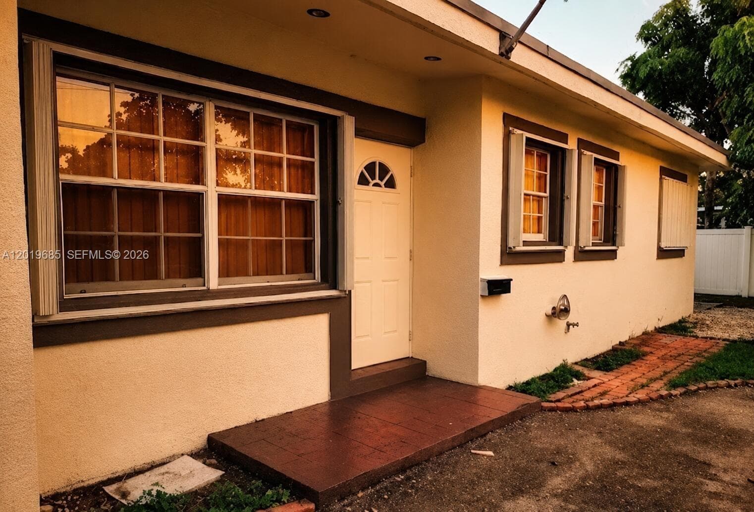 571 NE 172nd St, North Miami Beach FL 33162 — 1