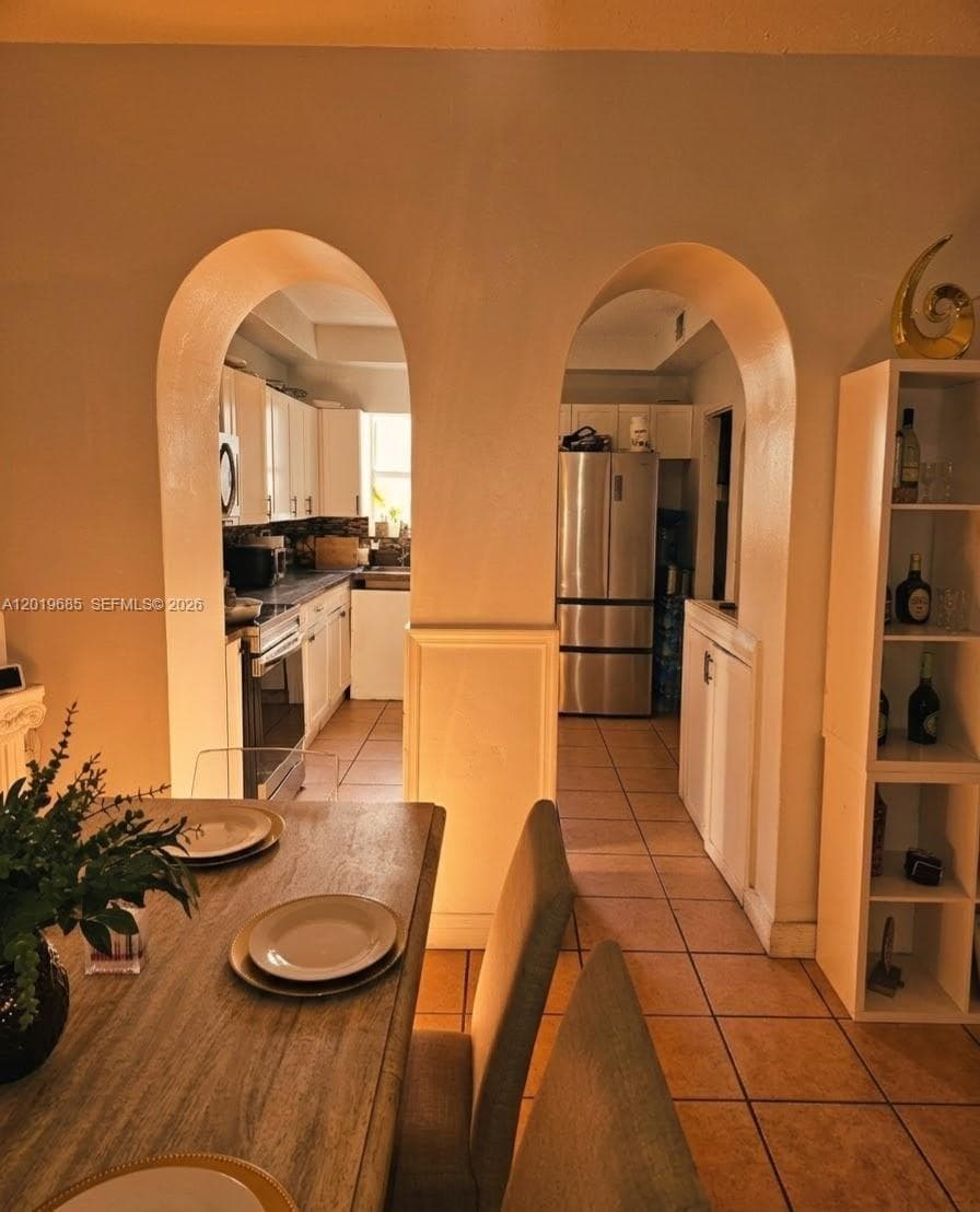 571 NE 172nd St, North Miami Beach FL 33162 — 4