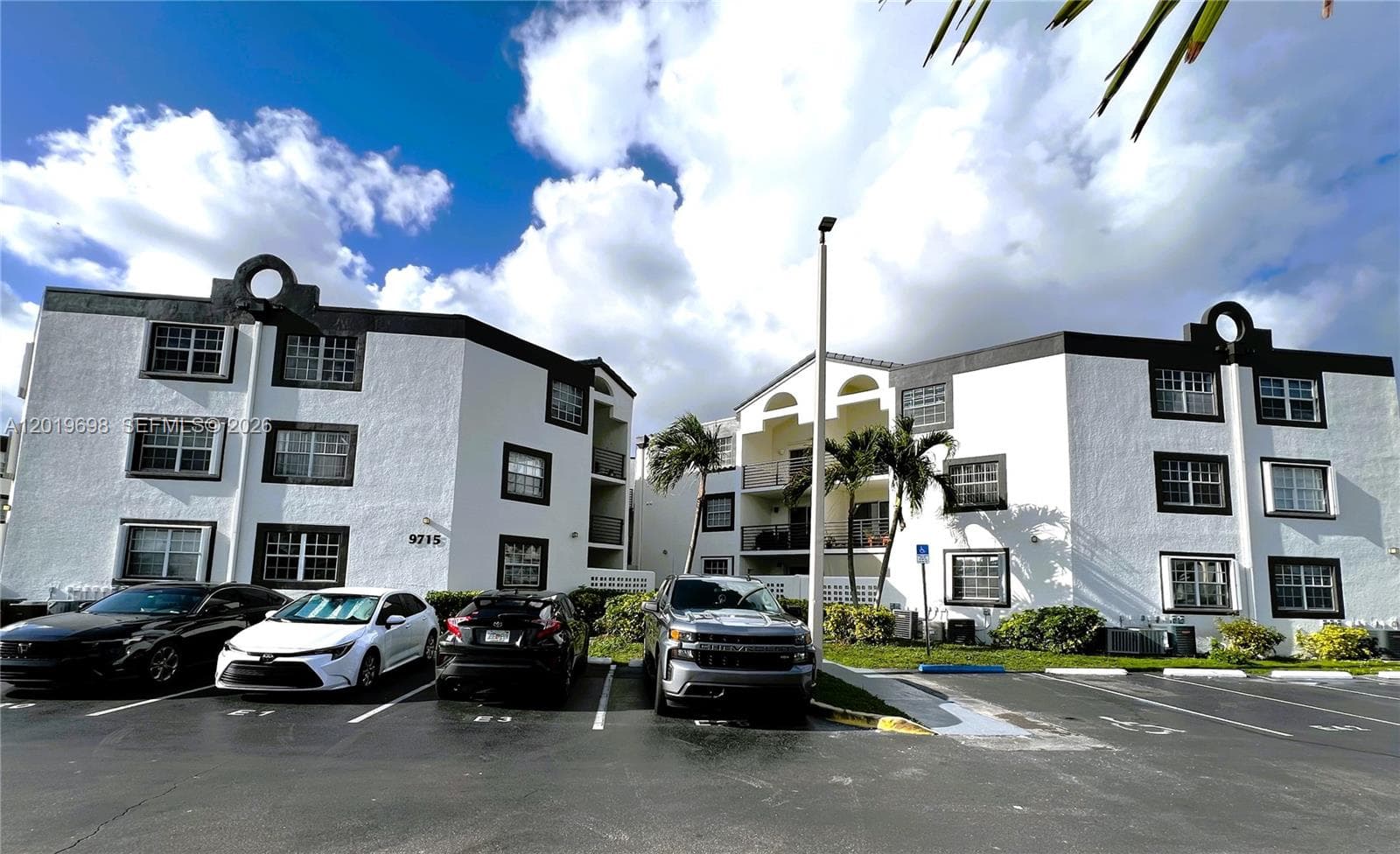 9715 Fontainebleau Blvd # E209, Miami FL 33172 — 2