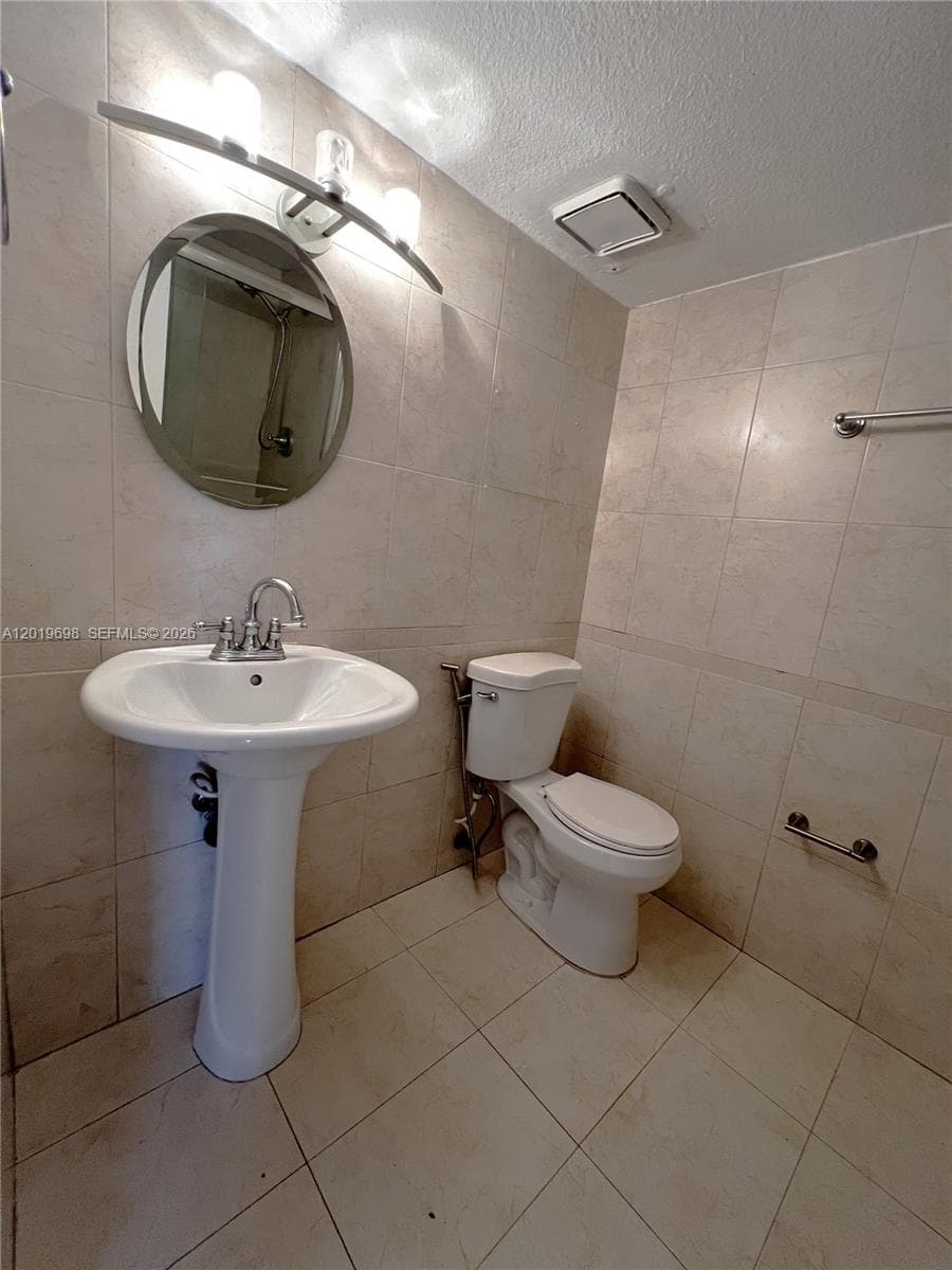 9715 Fontainebleau Blvd # E209, Miami FL 33172 — 10