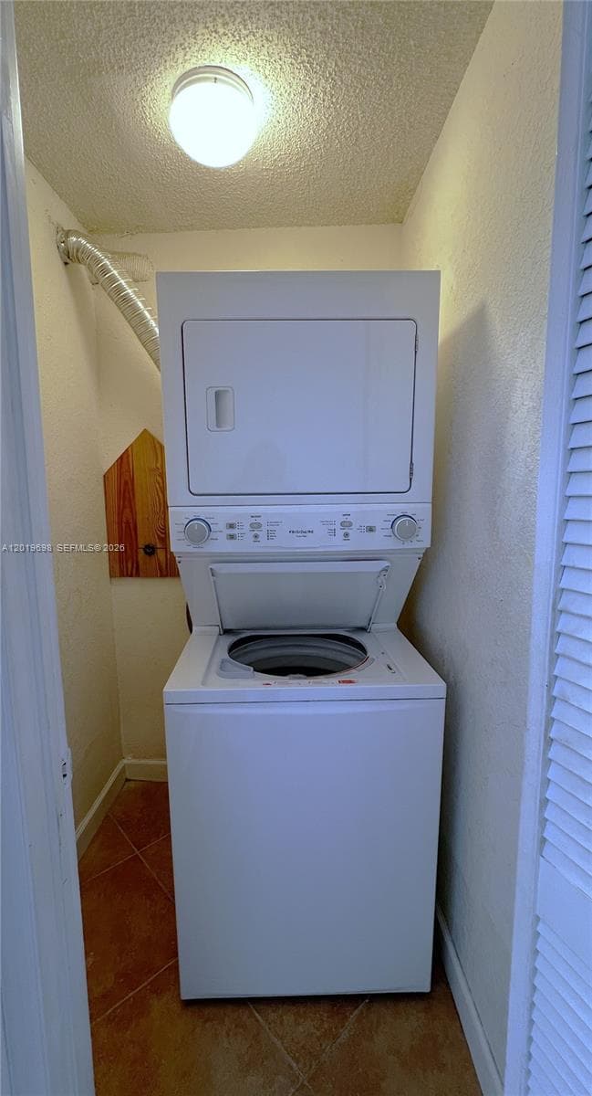 9715 Fontainebleau Blvd # E209, Miami FL 33172 — 8