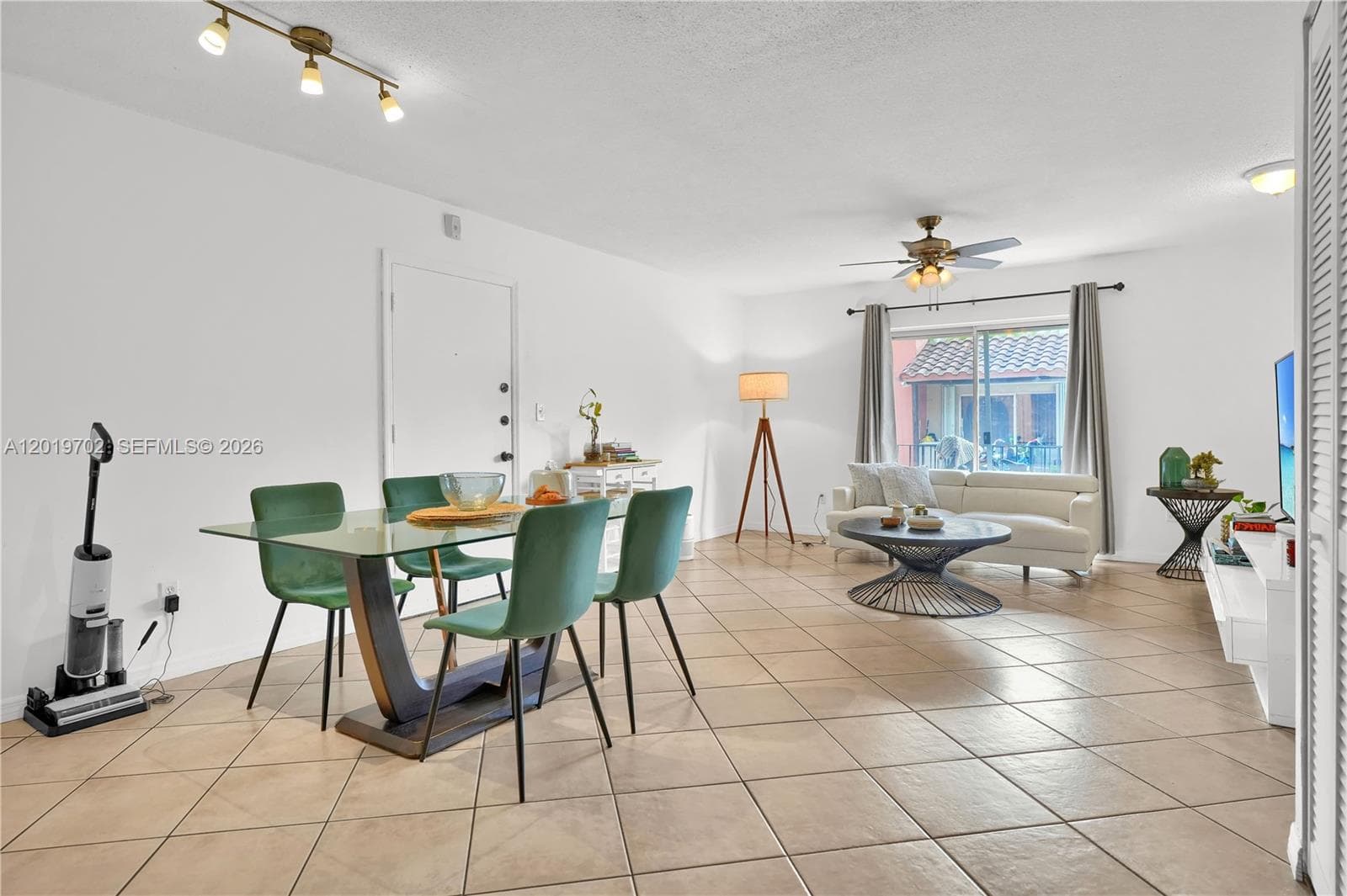 10786 N Kendall Dr # D18, Miami FL 33176 — 4