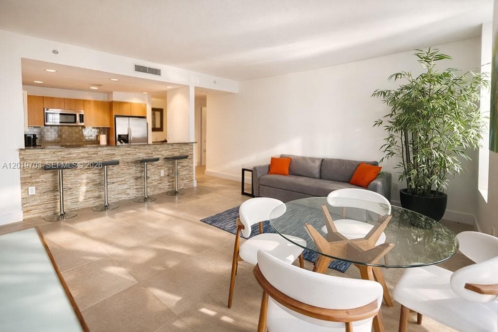 1050 Brickell Ave # 2210, Miami FL 33131 — 2