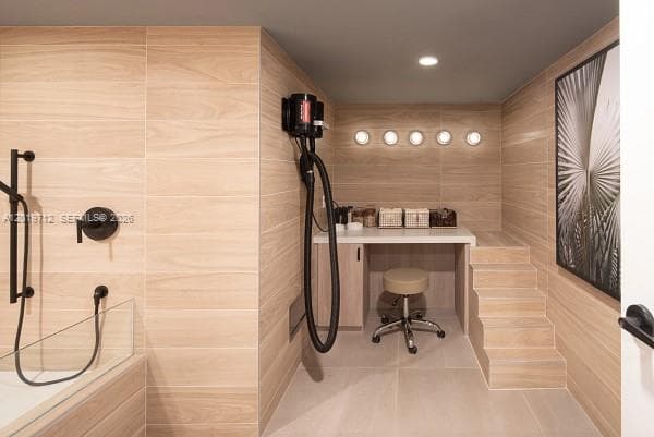 3900 Alton Road # 825, Miami Beach FL 33140 — 24