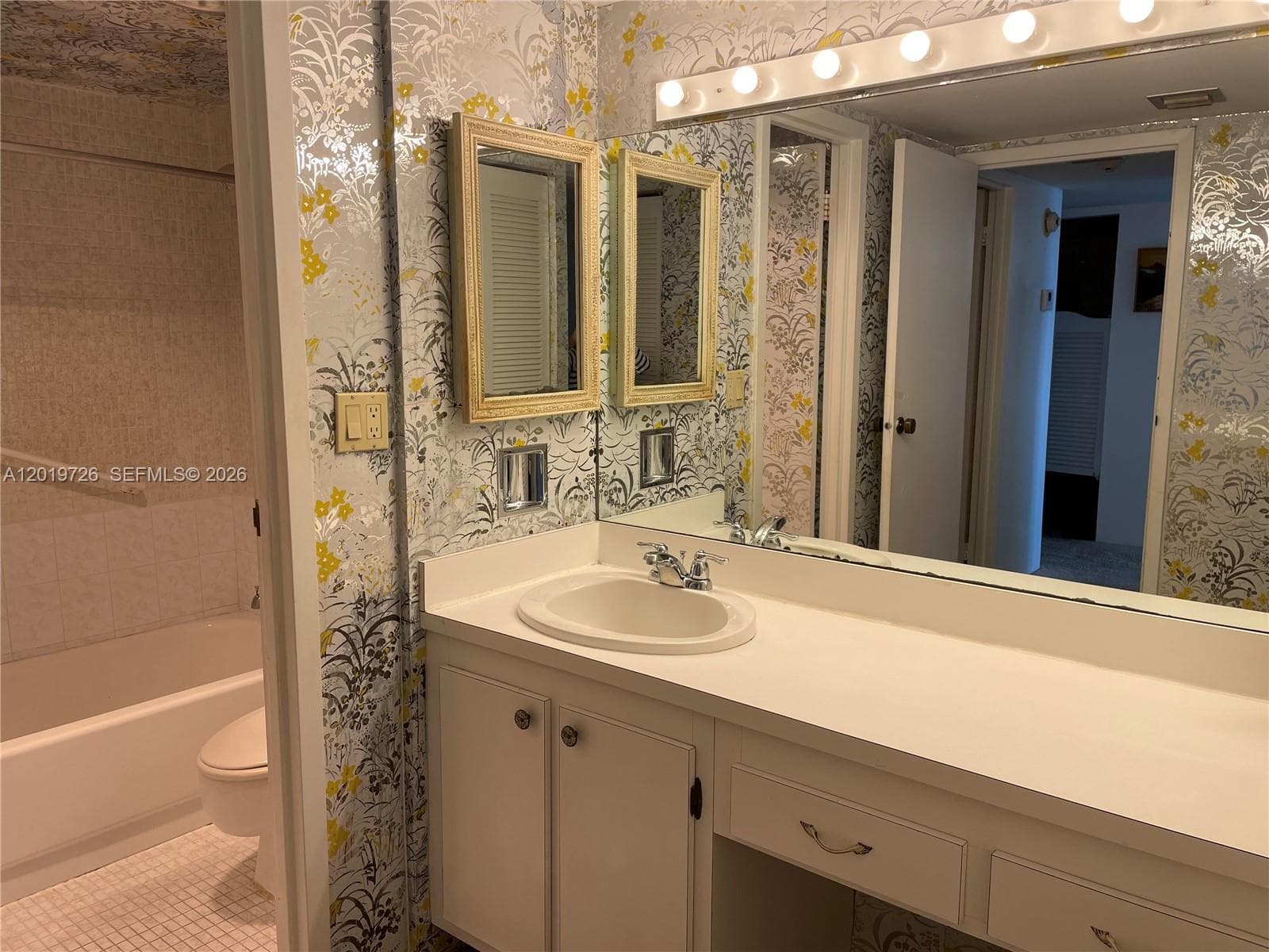 100 Bayview Dr # 1012, Sunny Isles Beach FL 33160 — 8