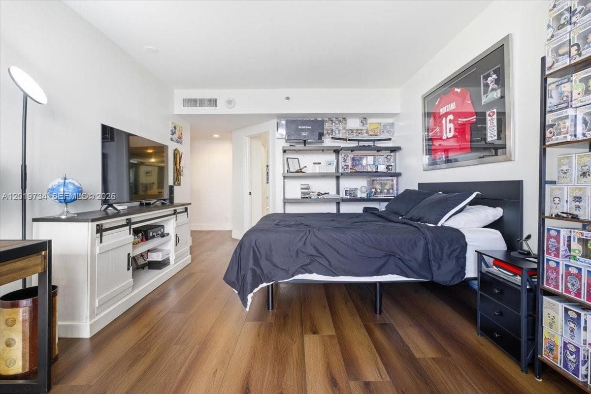 3000 Island Blvd # 2802, Aventura FL 33160 — 17