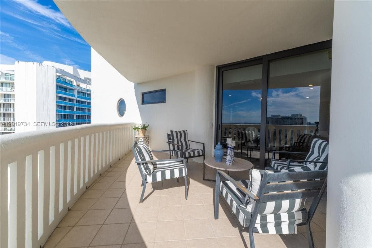 3000 Island Blvd # 2802, Aventura FL 33160 — 22