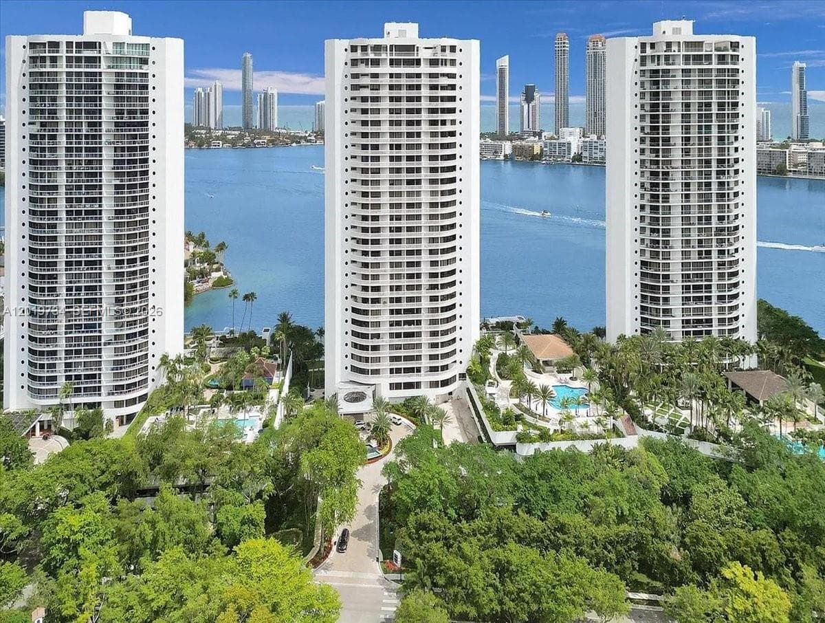 3000 Island Blvd # 2802, Aventura FL 33160 — 1