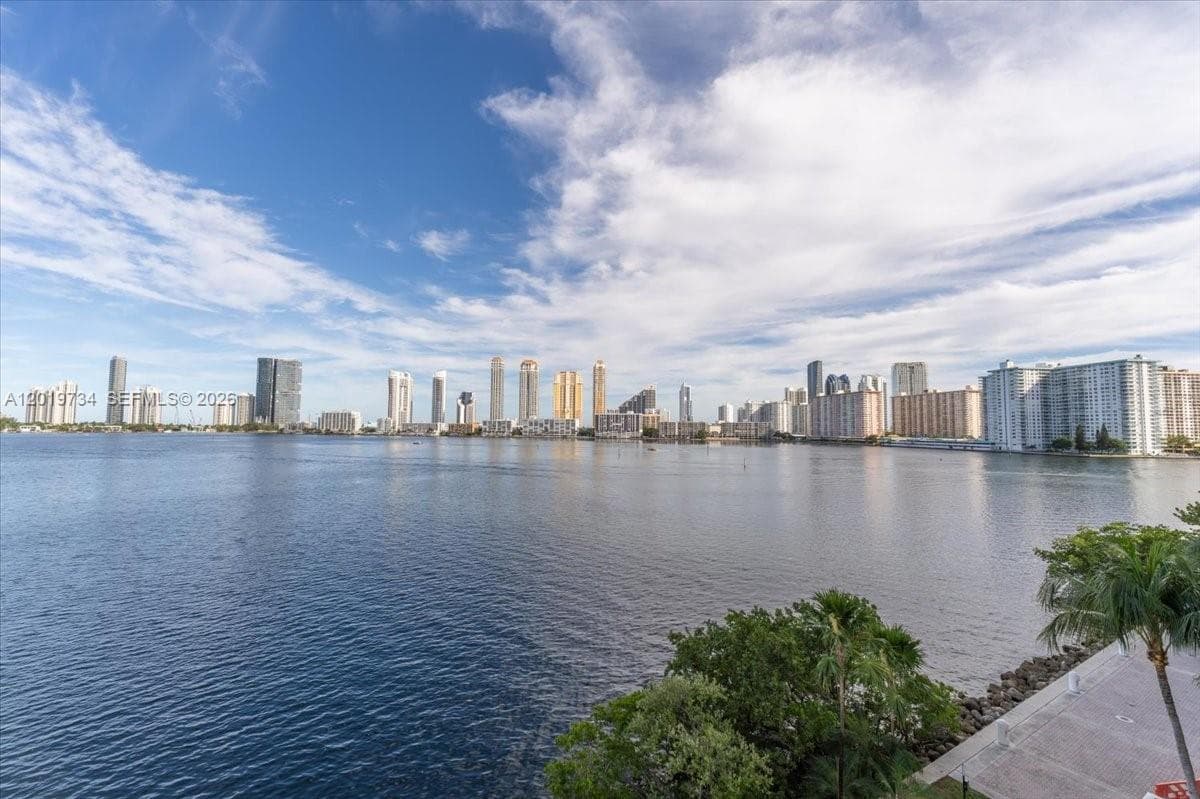 3000 Island Blvd # 2802, Aventura FL 33160 — 24