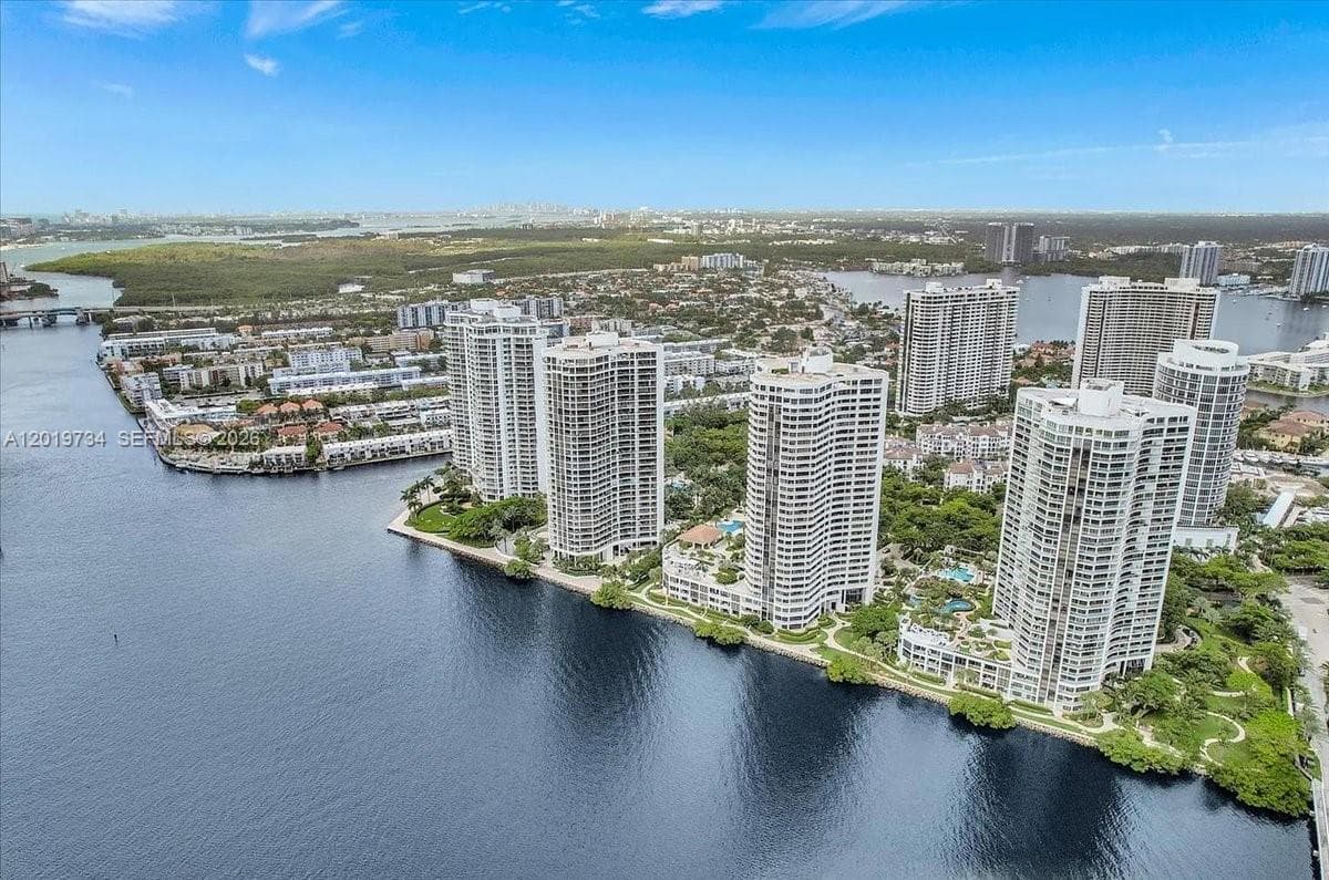 3000 Island Blvd # 2802, Aventura FL 33160 — 33