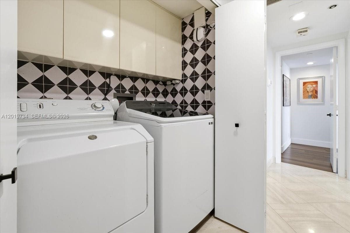 3000 Island Blvd # 2802, Aventura FL 33160 — 18