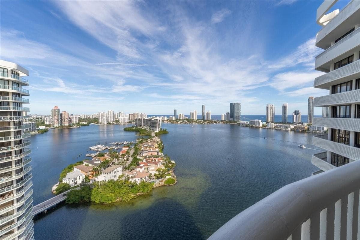 3000 Island Blvd # 2802, Aventura FL 33160 — 19
