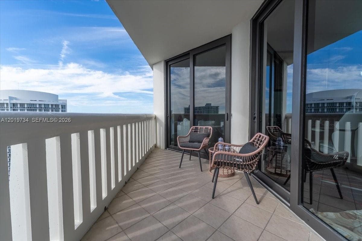 3000 Island Blvd # 2802, Aventura FL 33160 — 21