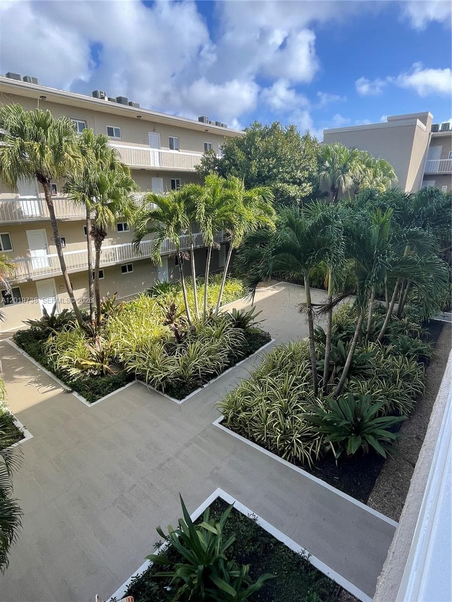 7815 N Camino Real # 216, Miami FL 33143 — 1