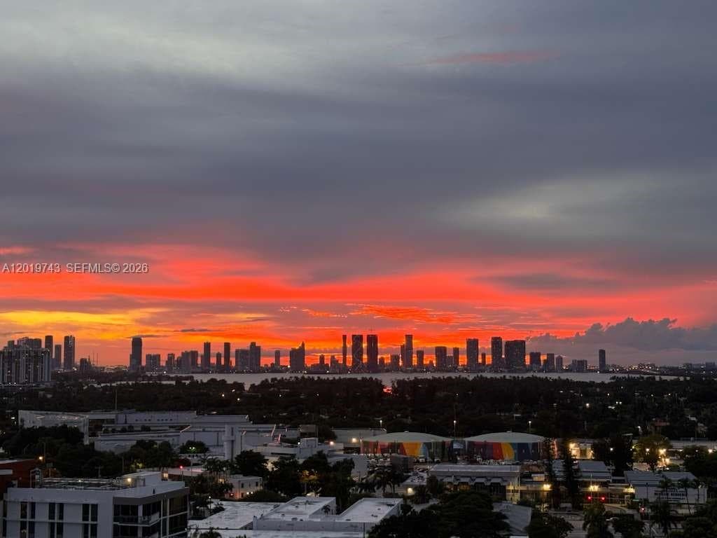 2401 Collins Ave # 1807, Miami Beach FL 33140 — 1