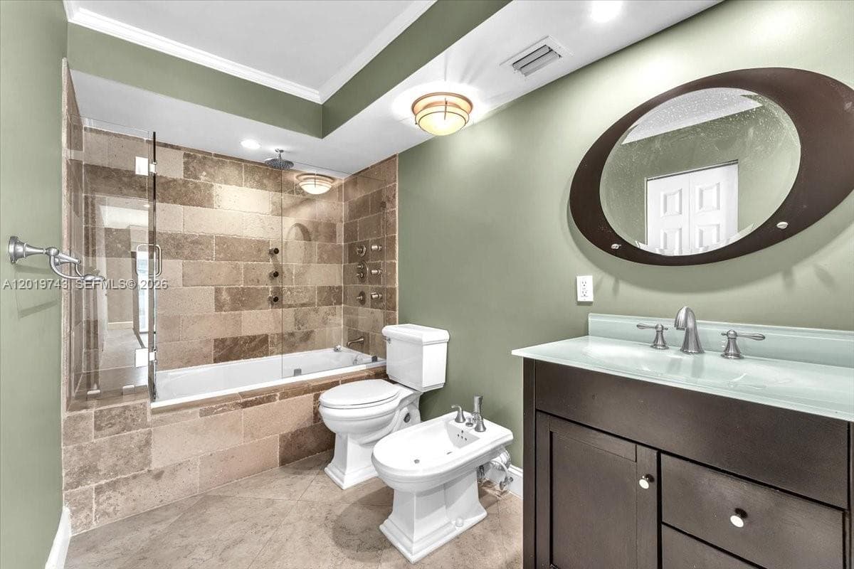 2401 Collins Ave # 1807, Miami Beach FL 33140 — 9
