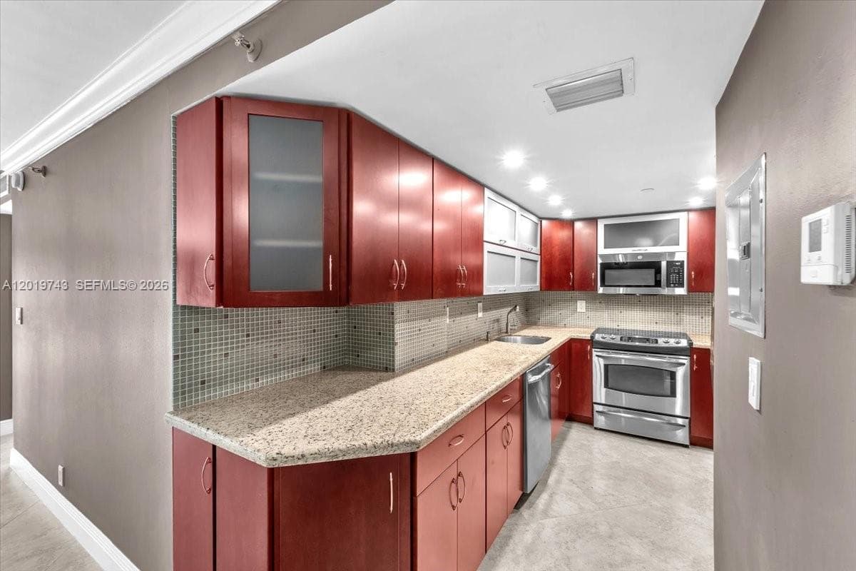 2401 Collins Ave # 1807, Miami Beach FL 33140 — 10