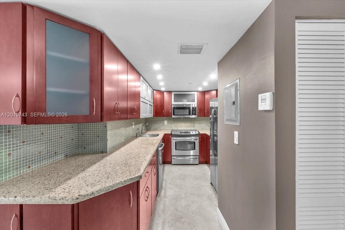 2401 Collins Ave # 1807, Miami Beach FL 33140 — 11