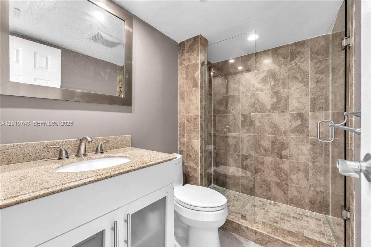 2401 Collins Ave # 1807, Miami Beach FL 33140 — 8