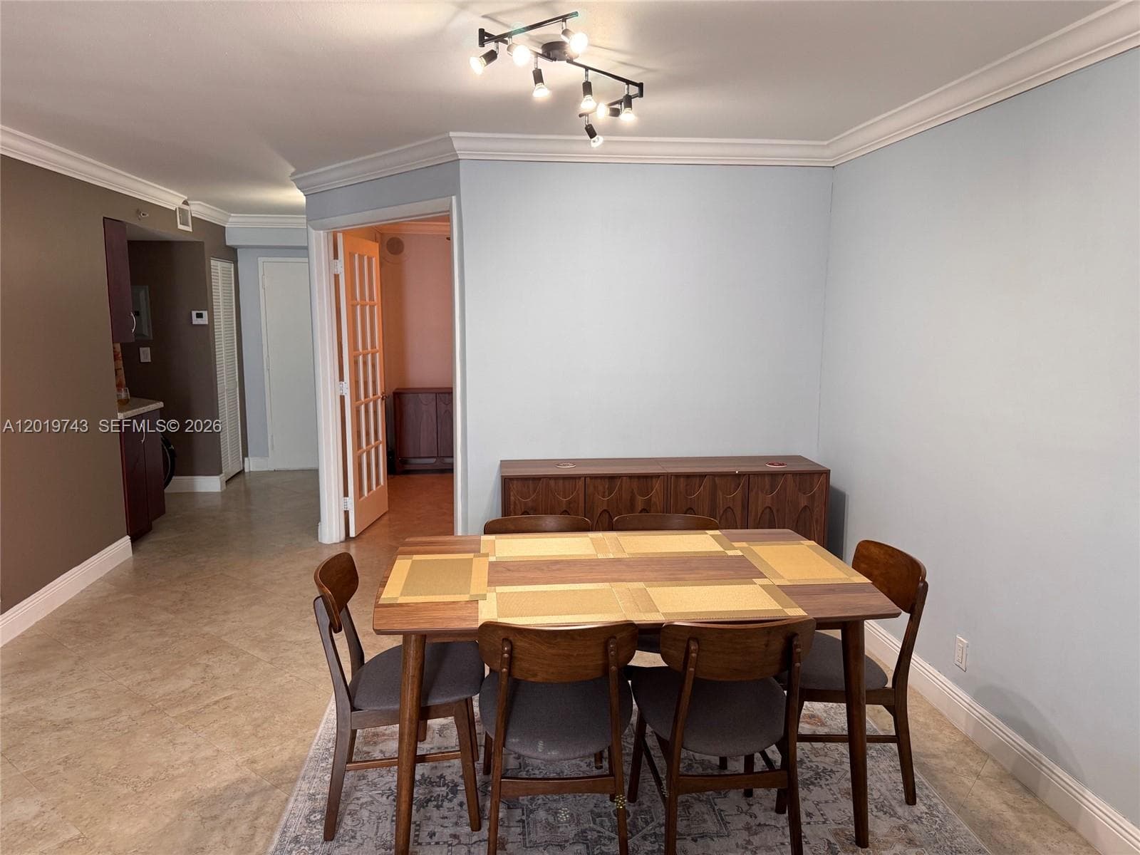 2401 Collins Ave # 1807, Miami Beach FL 33140 — 21