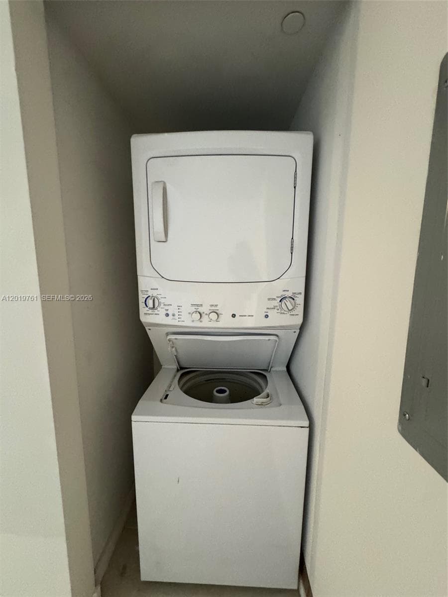 31 SE 6th St # 2004, Miami FL 33131 — 11