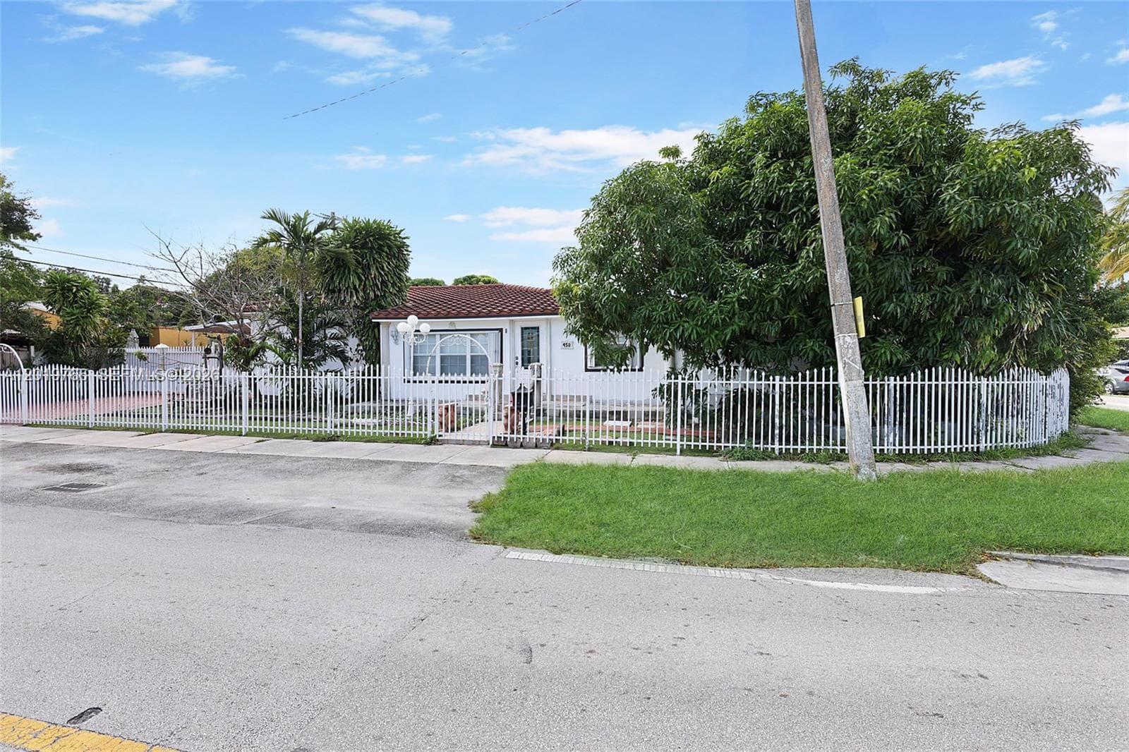 450 NW 40th ct, Miami FL 33126 — 30