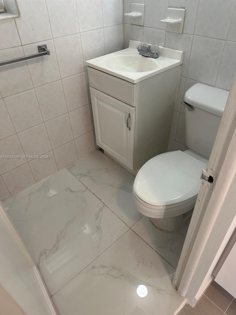 450 NW 40th ct, Miami FL 33126 — 34