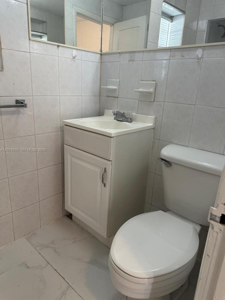 450 NW 40th ct, Miami FL 33126 — 33