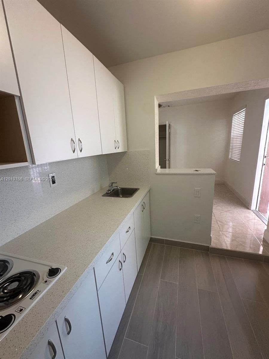450 NW 40th ct, Miami FL 33126 — 37