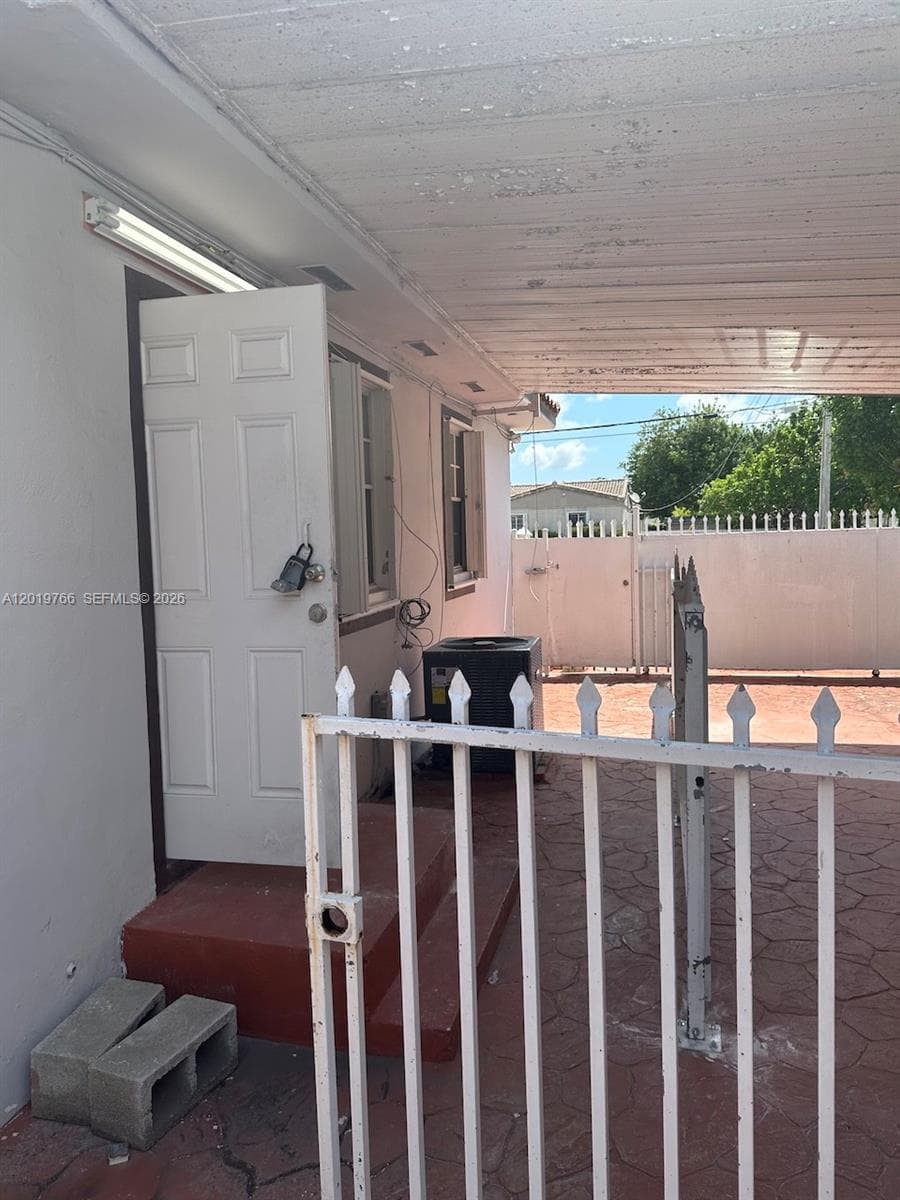 450 NW 40th ct, Miami FL 33126 — 31