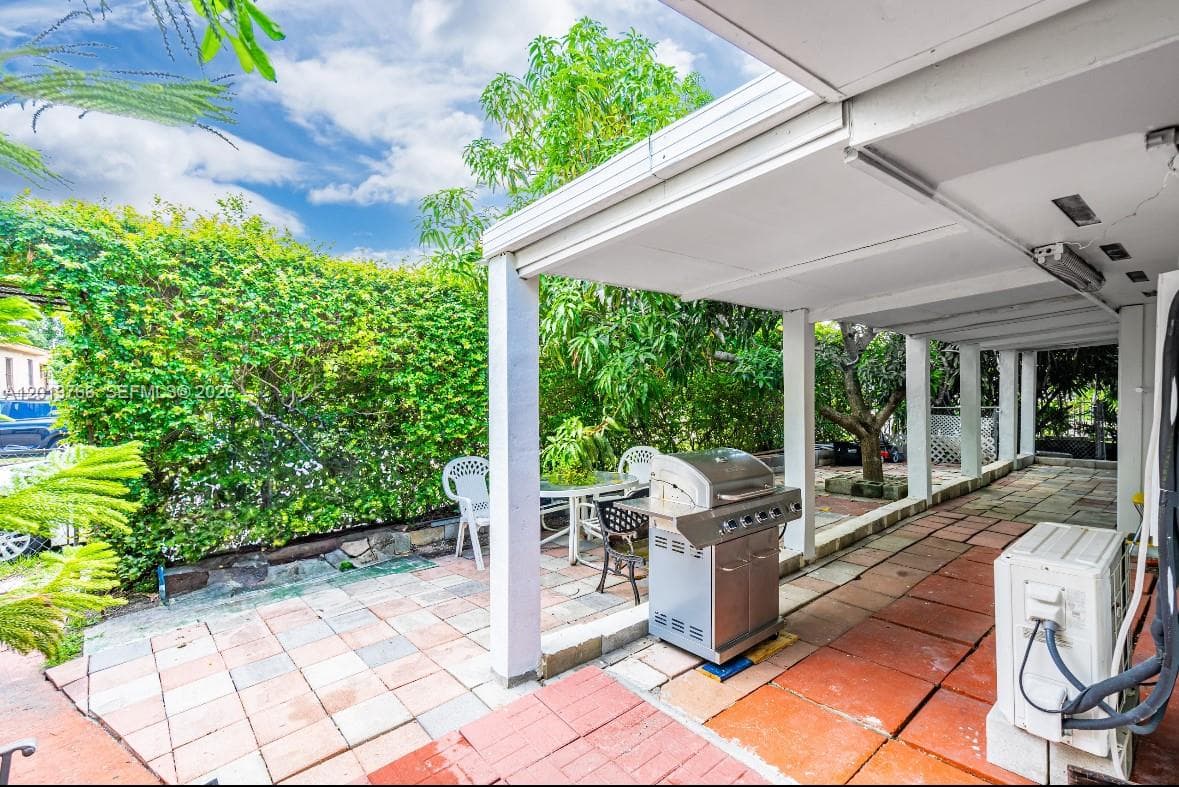 450 NW 40th ct, Miami FL 33126 — 39