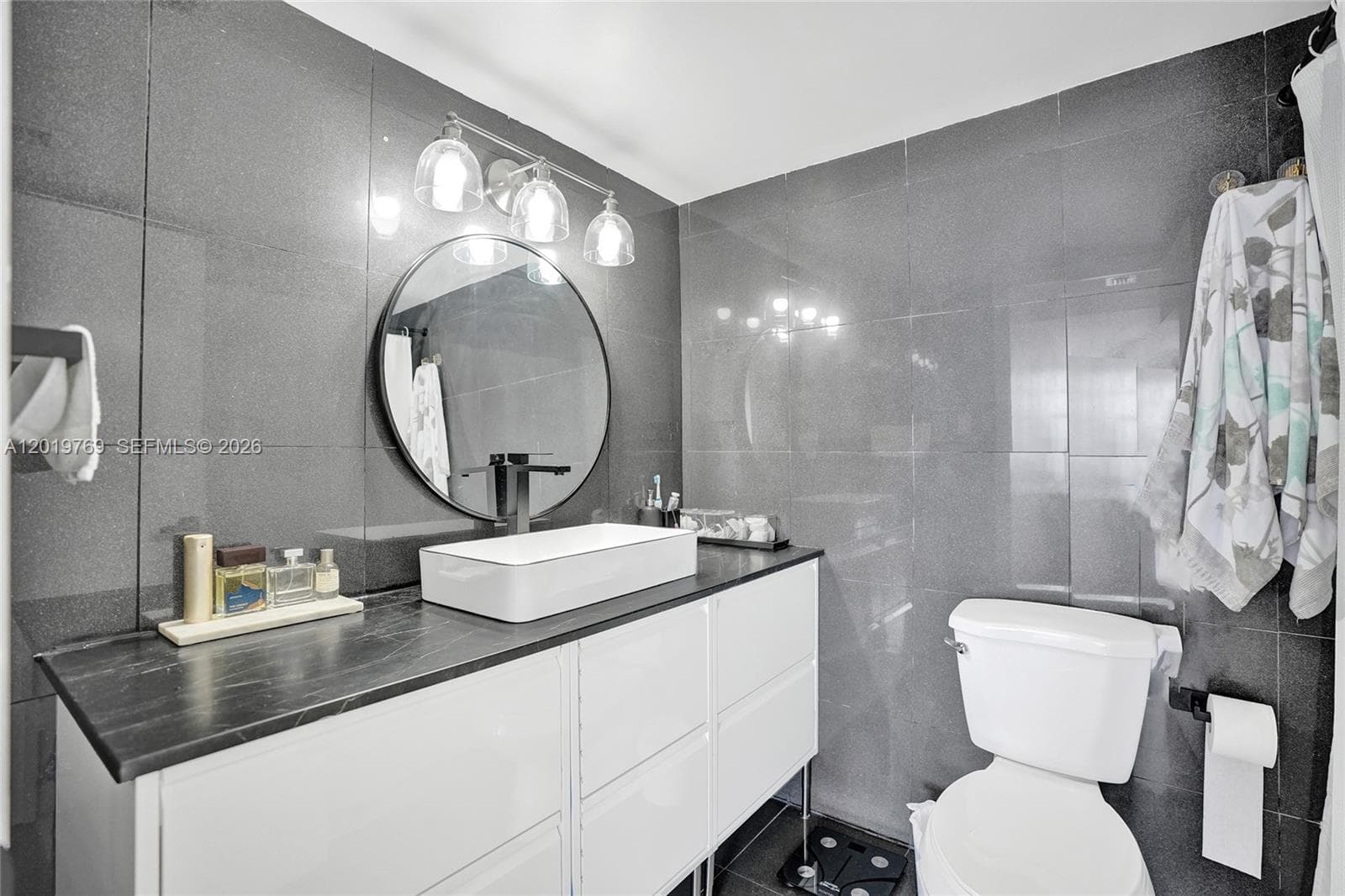 18021 Biscayne Blvd # 1804, Aventura FL 33160 — 17