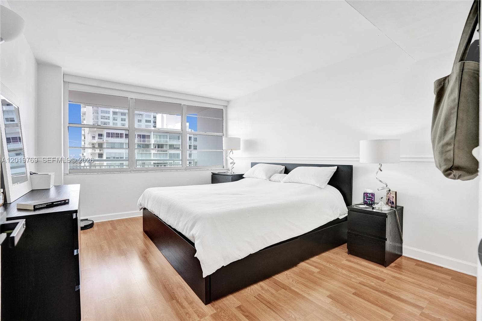 18021 Biscayne Blvd # 1804, Aventura FL 33160 — 16
