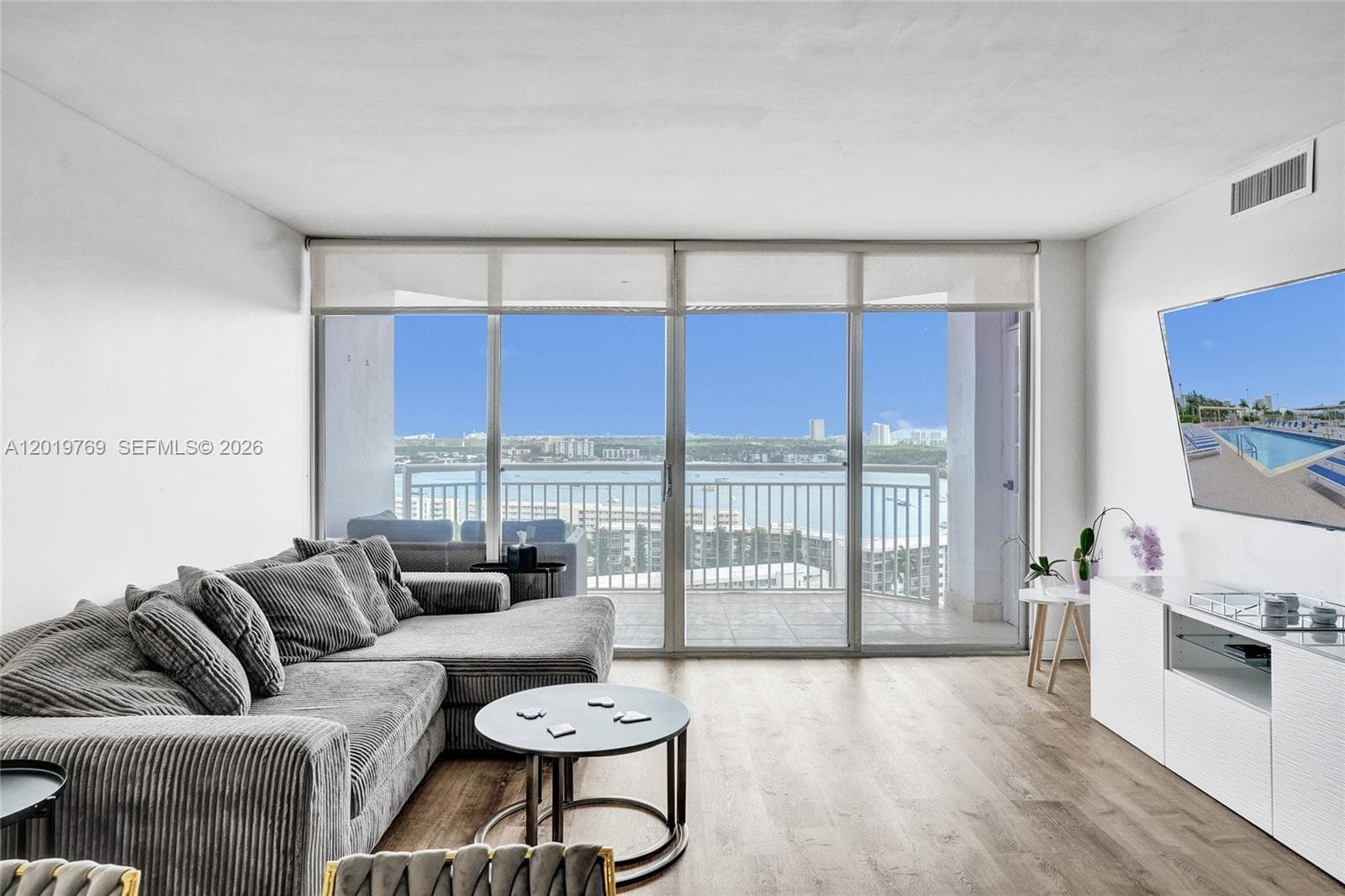 18021 Biscayne Blvd # 1804, Aventura FL 33160 — 1