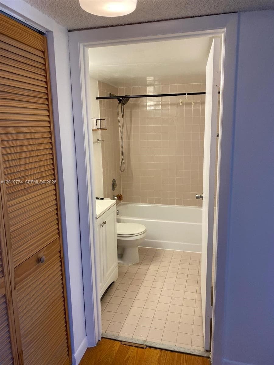 8240 SW 210th St # 111, Cutler Bay FL 33189 — 3