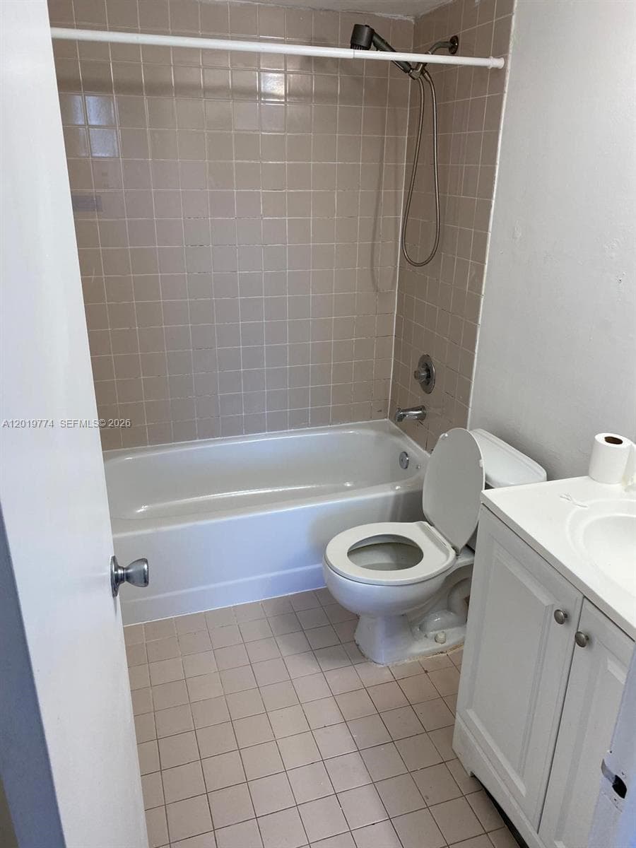 8240 SW 210th St # 111, Cutler Bay FL 33189 — 10