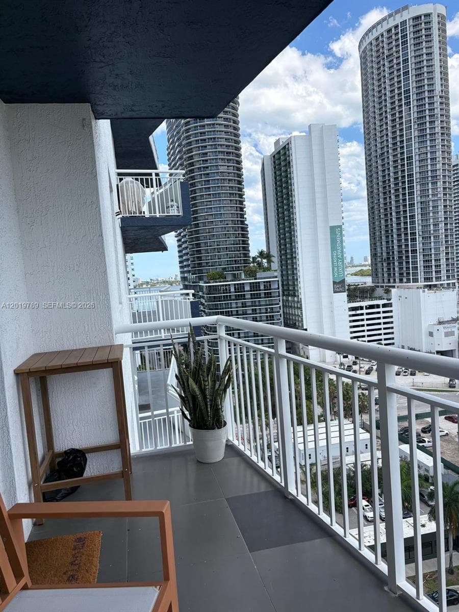 275 NE 18th st # 1606, Miami FL 33132 — 17