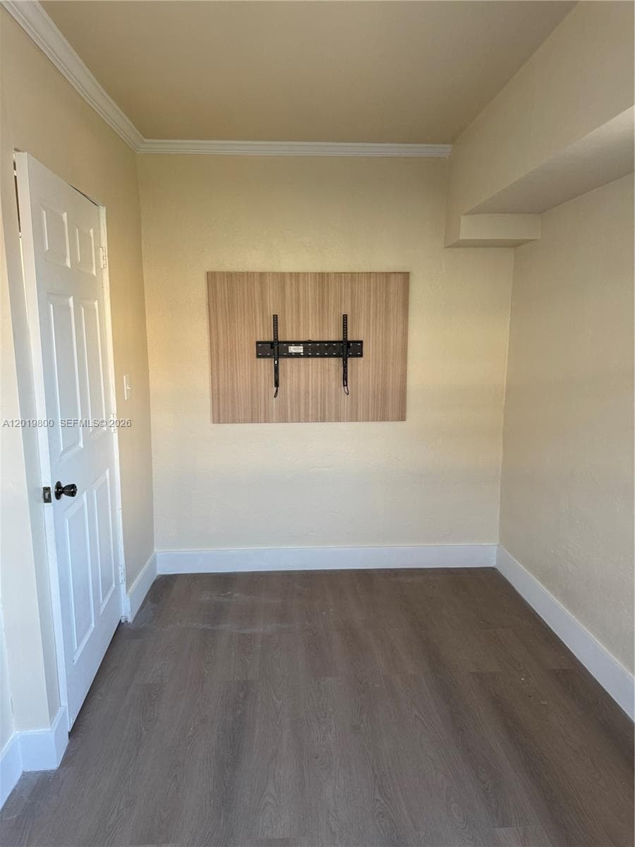 650 E 49th St, Hialeah FL 33013 — 5