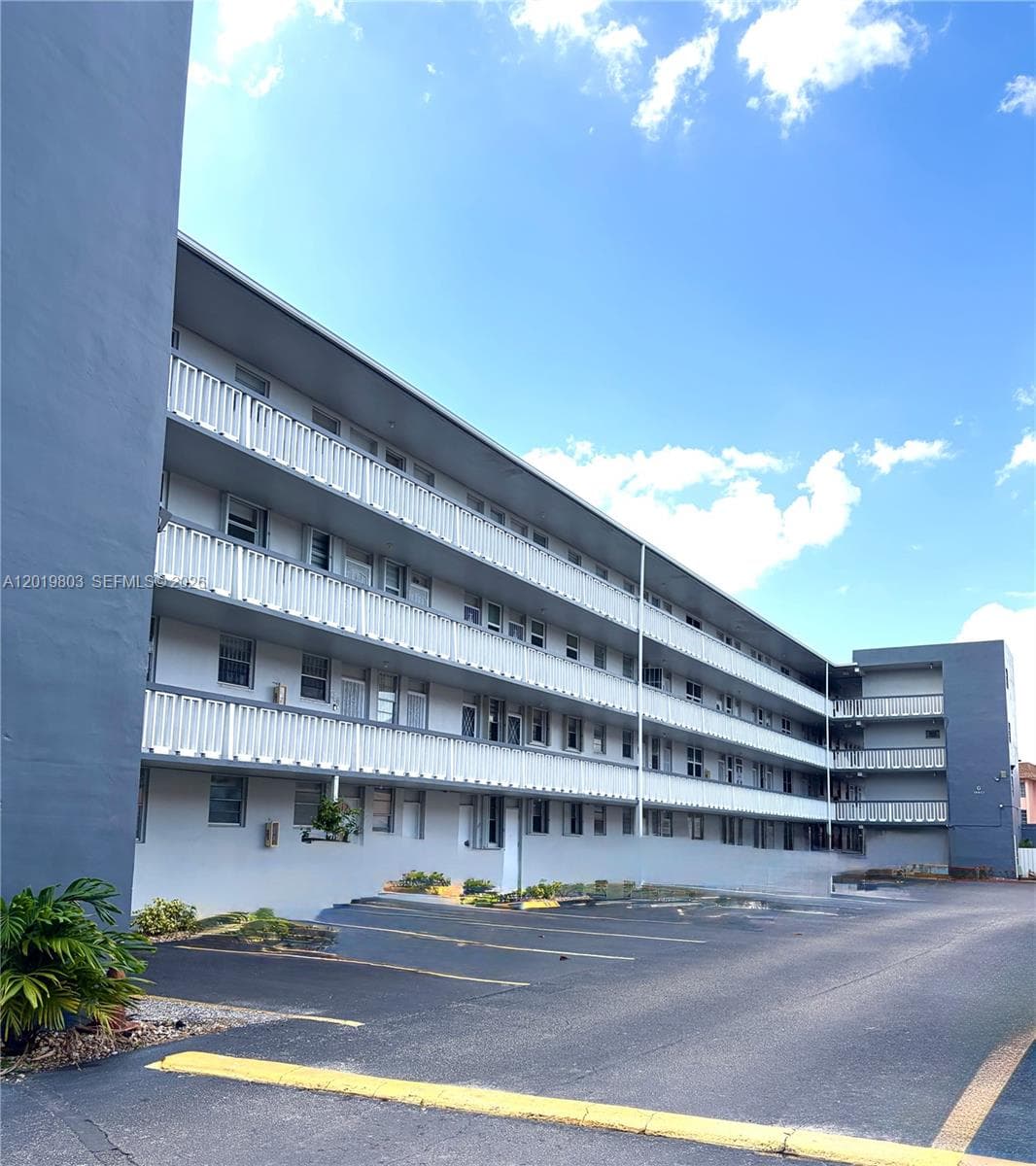 18601 NE 14th ave # 301, Miami FL 33179 — 2