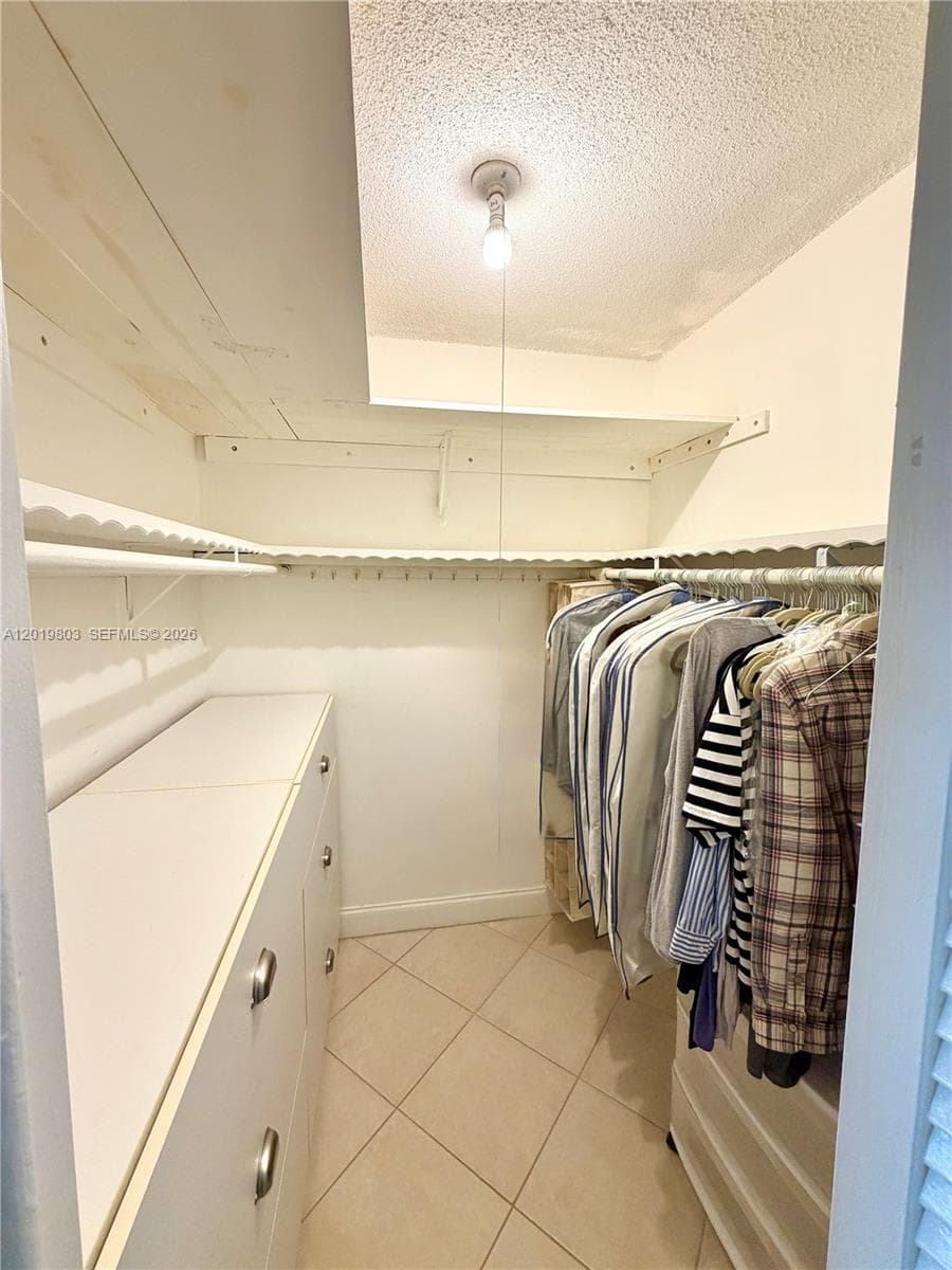 18601 NE 14th ave # 301, Miami FL 33179 — 20