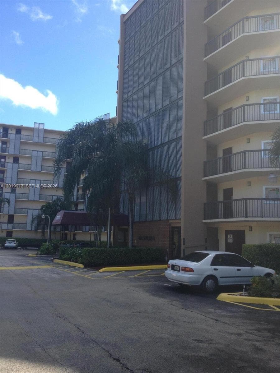 3101 N Country Club Dr # 510, Aventura FL 33180 — 1