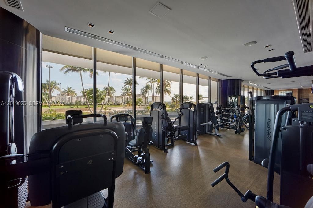 800 S Pointe Dr # 2204, Miami Beach FL 33139 — 80